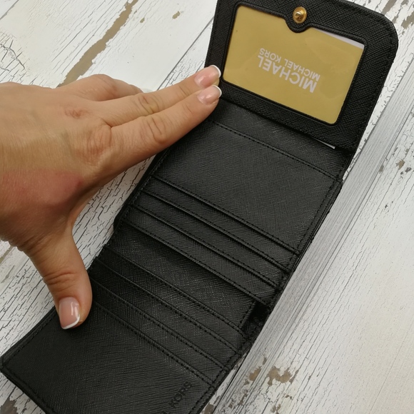 Michael Kors Wallet 'VIVIANNE" - Picture 7 of 8